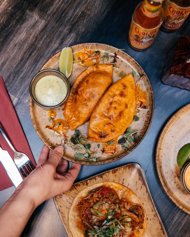 The weekend is happening and we are loaded with crazy good drinks and delicious food. 

Who's spending their Saturday night with us? 

#latinfood #latinvibes #glasgowfood #glasgowrestaurant #glasgowfoodie #cocktails #cocktaillounge #cocktailbar #cock