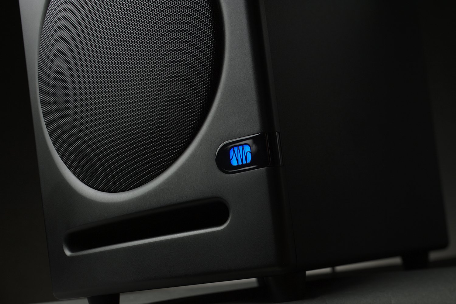 presonus-eris-sub8-macro.jpg