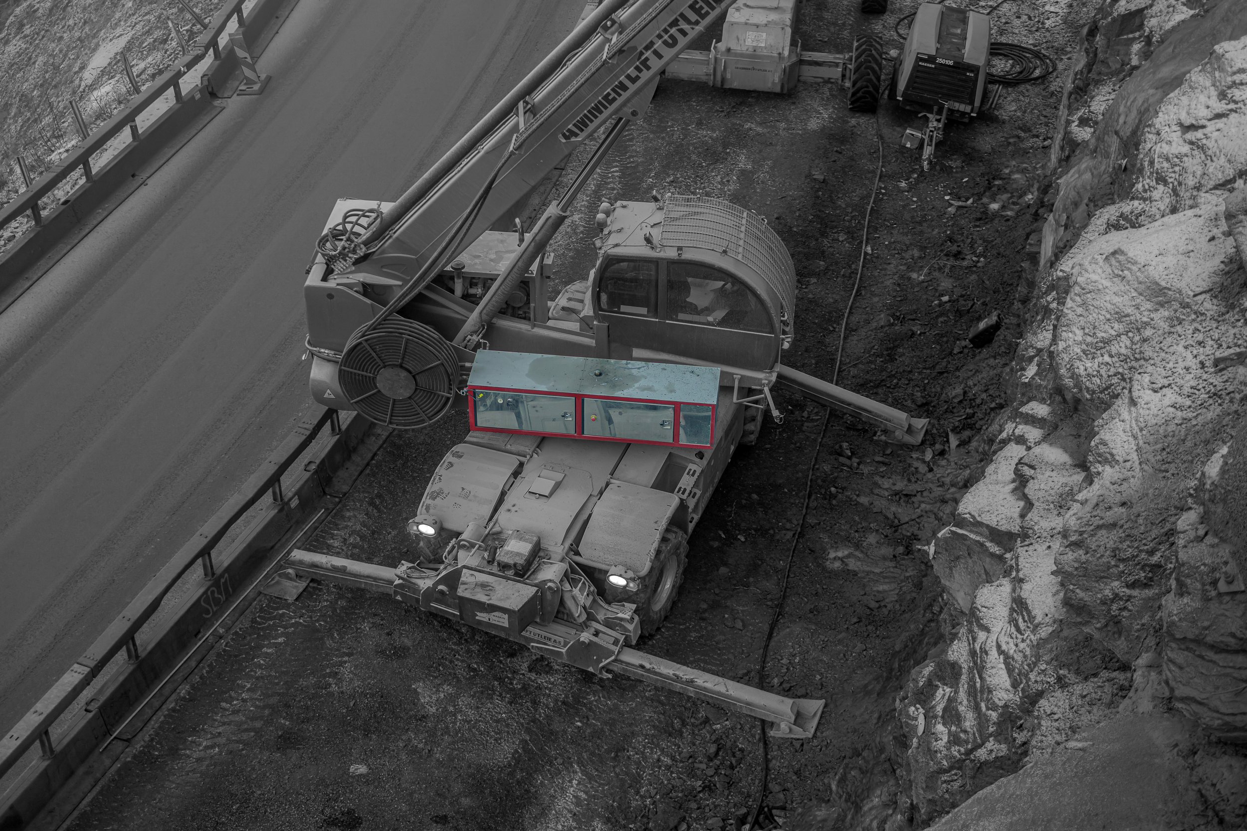 CD4200-Boreapplikasjon-Fjellsikkring-Montabert-Monark-Trygg-Fjellsikkring-Radiostyrt-Borerigg-Elektrisk-Boring-fjell-Sikkre-fjell-HPU-Kompressor-Kabeltrommel-Telesckoptruck-Kran-Correct-Maskin