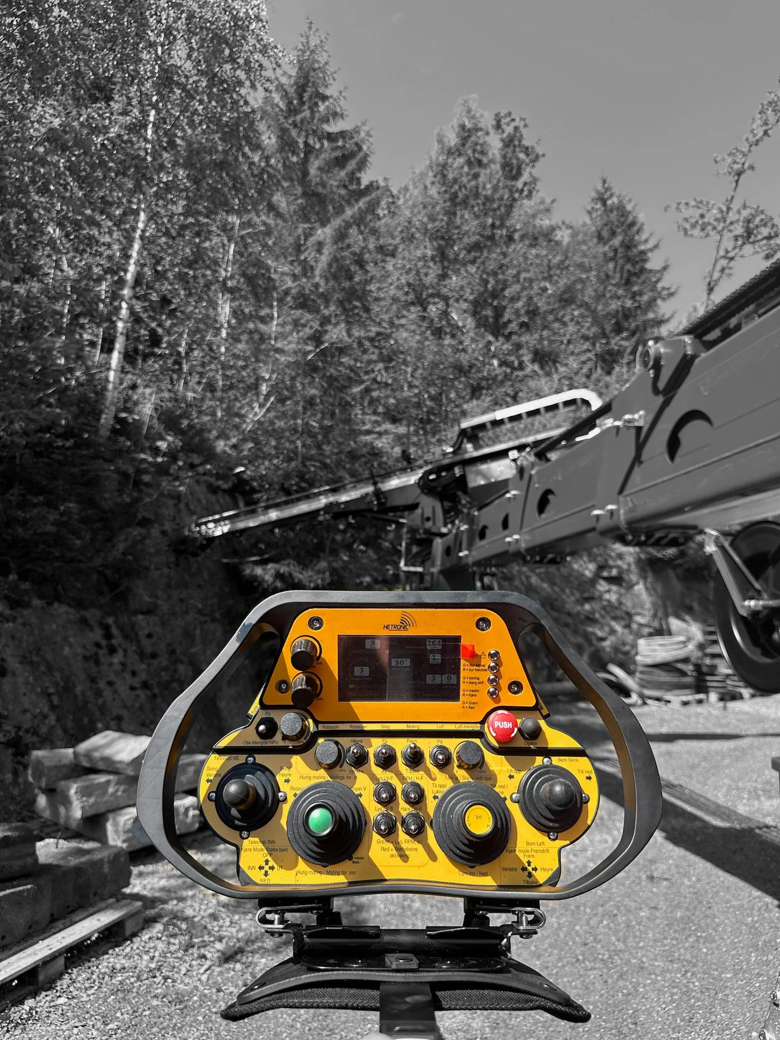 CD4200-Boreapplikasjon-Fjellsikkring-Montabert-Monark-Trygg-Fjellsikkring-Radiostyrt-Borerigg-Elektrisk-Boring-fjell-Sikkre-fjell-HPU-Kompressor-Kabeltrommel-Telesckoptruck-Kran-Correct-Maskin