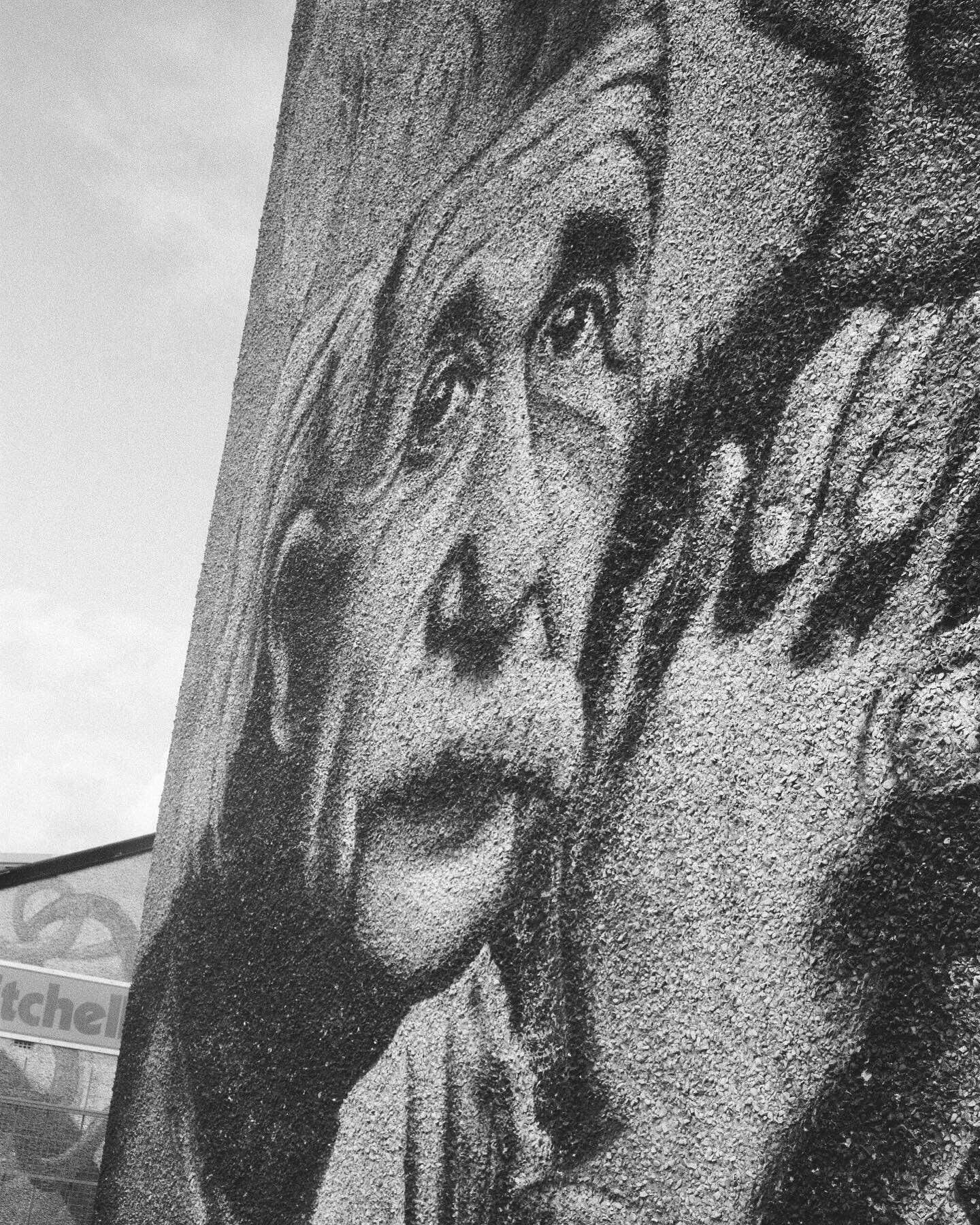 Einstein #einstein #alberteinstein #grafiffi #grafittiart #gloucester #gloucestergraffiti #blackandwhitephotography #olympustrip35 #streetphotography #ilfordfp4 #landscape #einsteinagogo