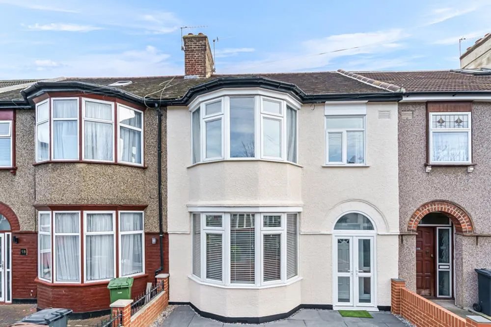 Cranleigh Gardens | Barking | £2600 pcm | LET AGREED