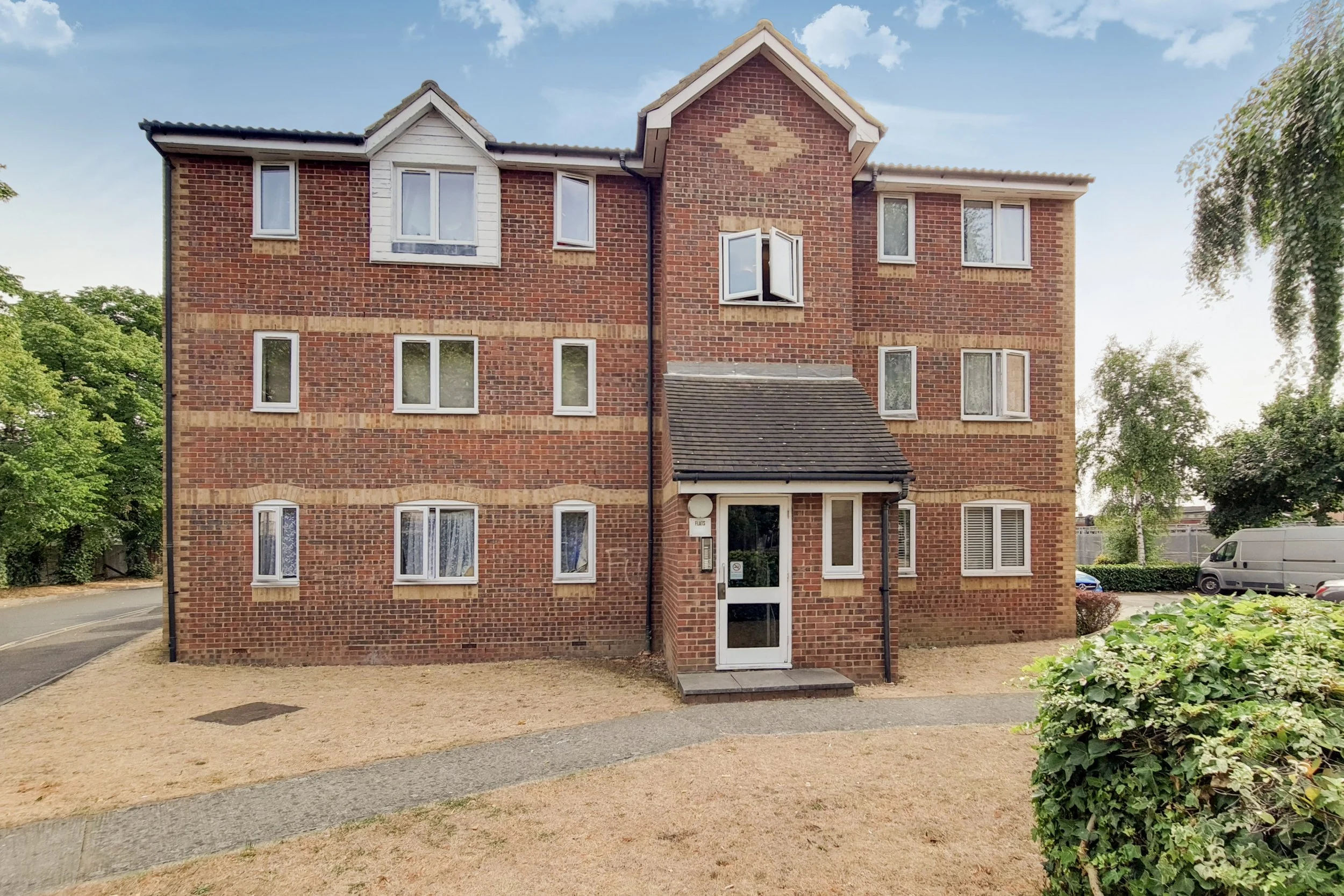 Greenslade Road | Barking | £1200 pcm | TO LET