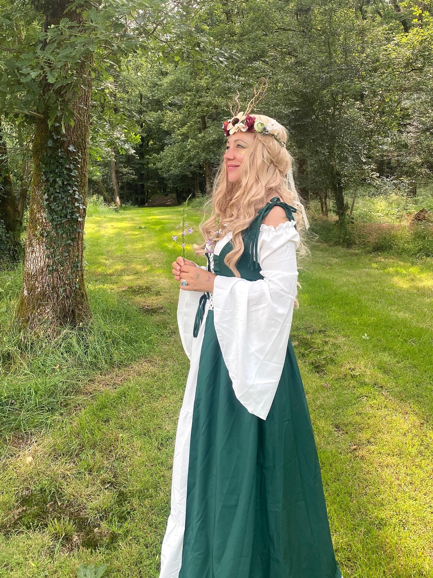 Ce week-end, la Magie a repris tous ses droits dans ce lieu magnifique hors du temps &agrave; la crois&eacute;e des mondes. F&eacute;es, sorciers, elf.e.s enchanteresses, druides, shaman, esprits de la Nature et fantastiques &eacute;taient de sortie 