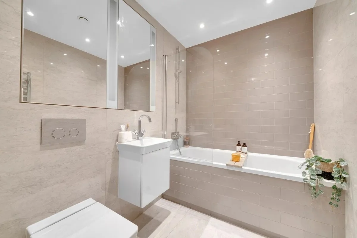Indulge in revitalising moments with our sleek and generously sized rainfall showers, delivering a truly rejuvenating experience. For those yearning for the pinnacle of relaxation, our inviting bathtubs await, providing the perfect haven to soak awa