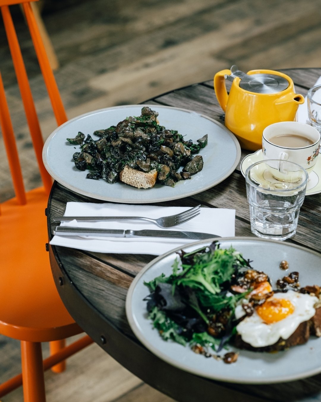 No matter what you order at Soulshine, you're supporting a handful of local producers with each and every plate. We get our mushrooms from @grownupmushrooms, our bread from @thewobblycottage, our eggs from Stoney Farm, lettuce from @tamarisk_farm, th