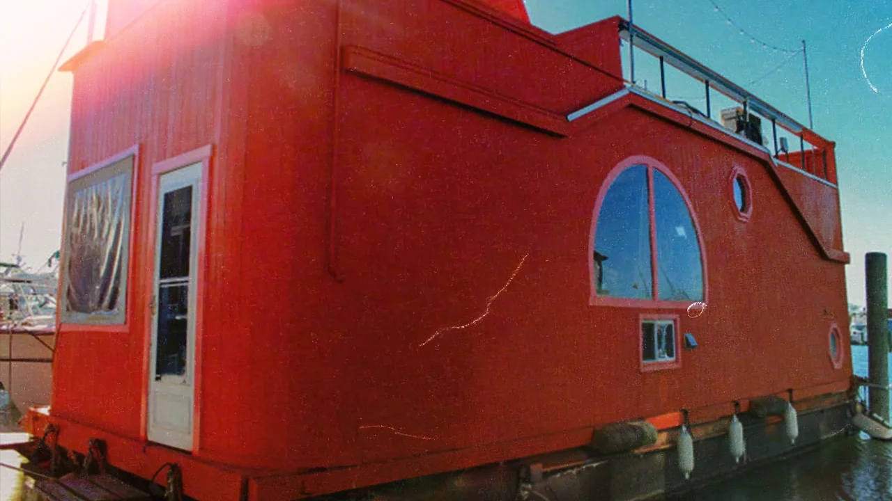 HOUSEBOAT RENOVATION