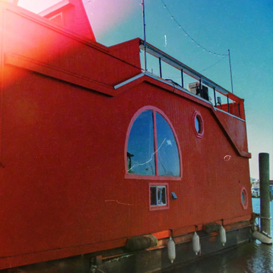 HOUSEBOAT RENOVATION