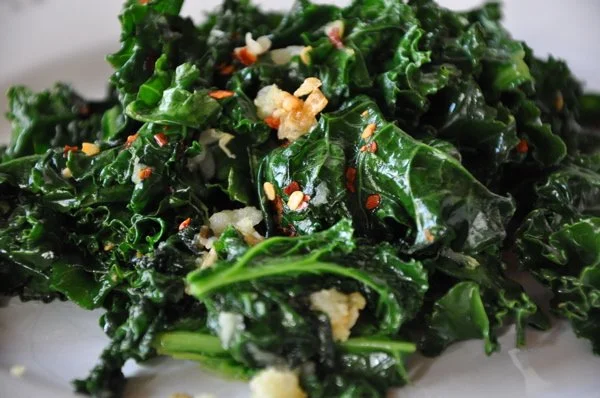 Braised kale with garlic and crushed red pepper
