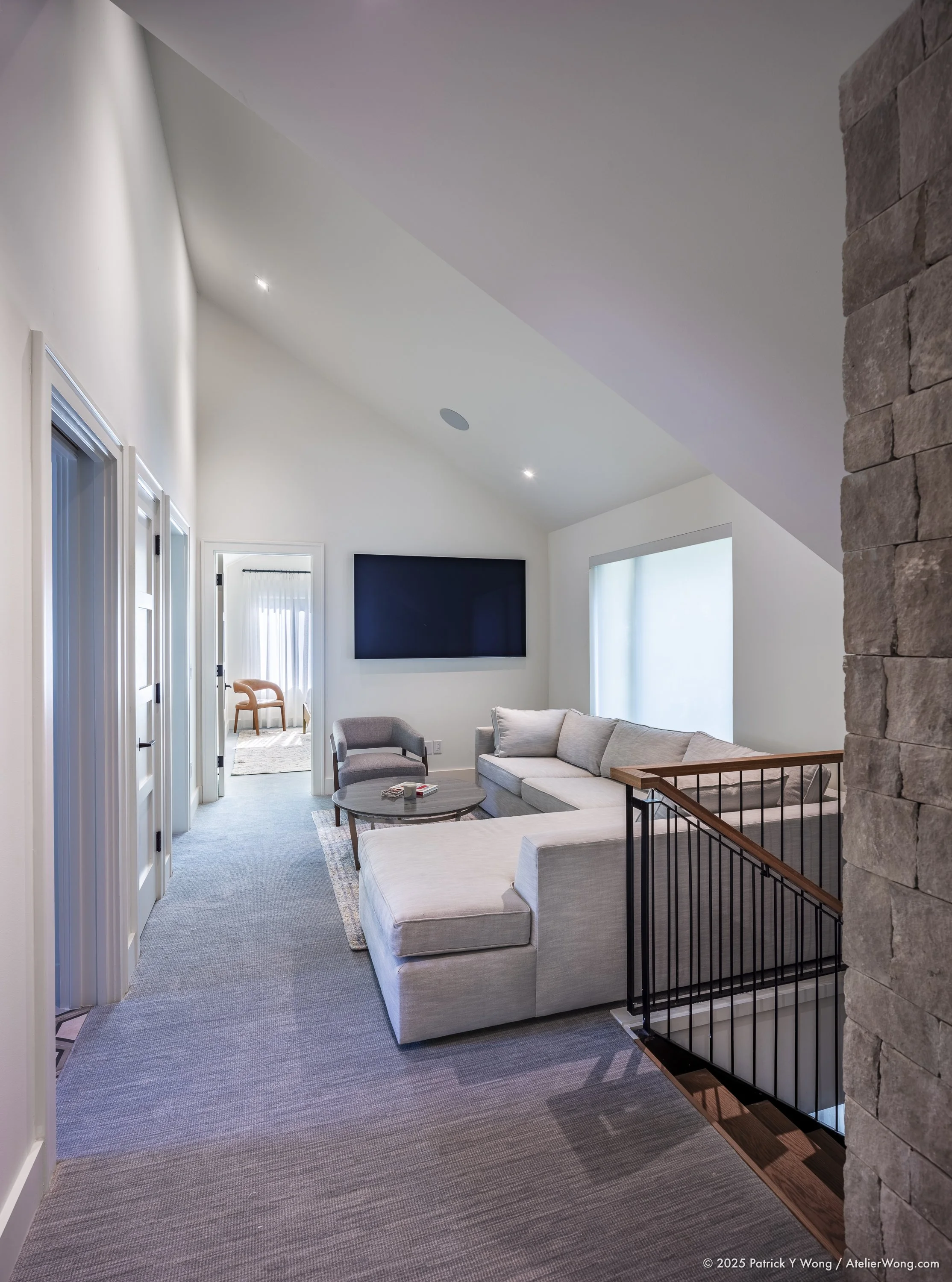 11 Upstair Living.jpg