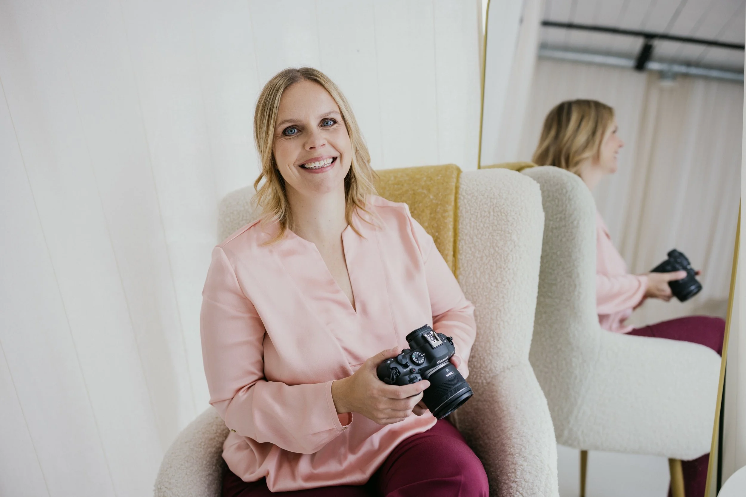 Foto van mezelf, met uiteraard een camera in mijn handen