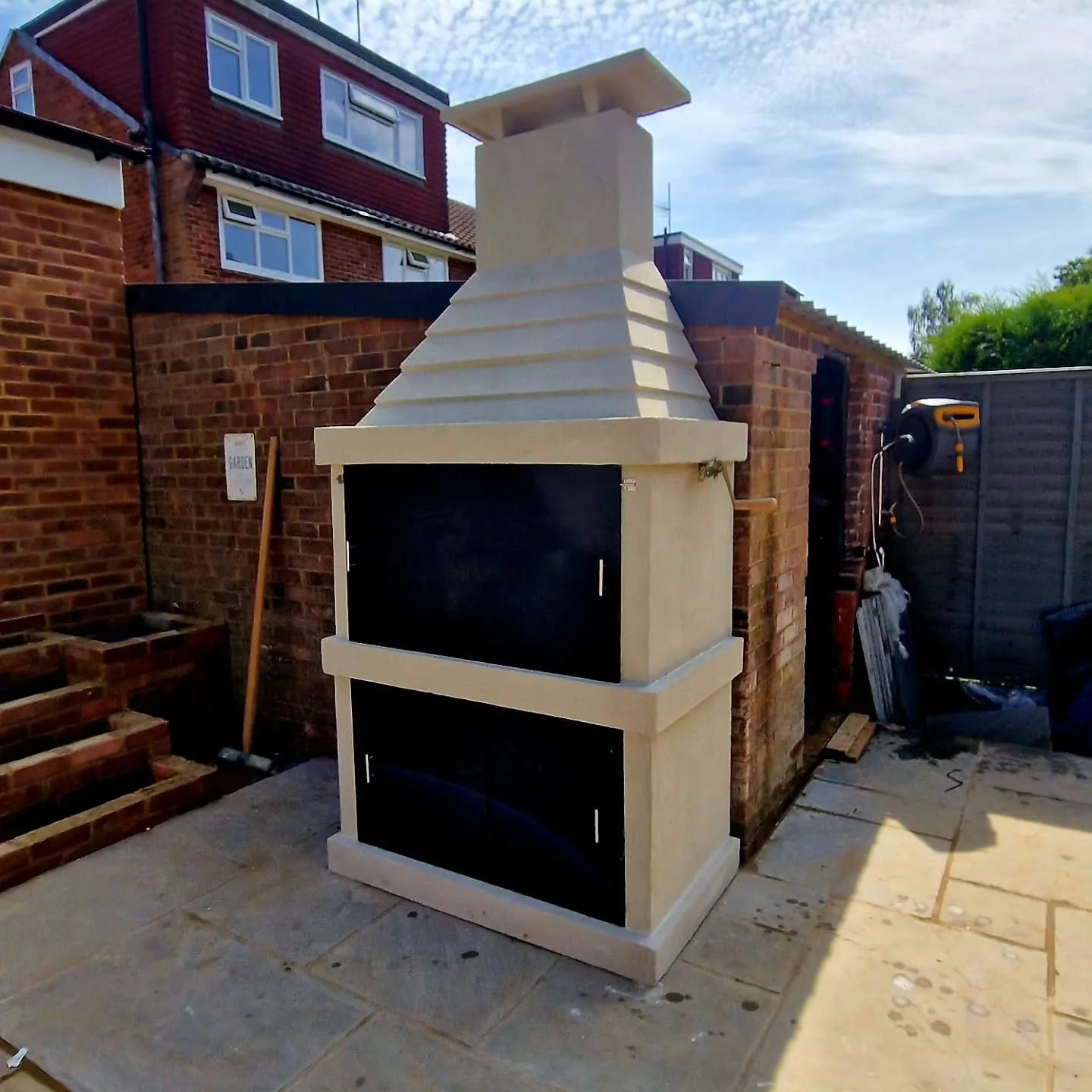 🔥 This weekend our PG team installed a  Parrilla Home Grill in West Sussex 🔥Huge thanks to Ashley for trusting us to create the perfect setup for unforgettable asados 🙌

Our parrilla is built for grilling all year round &mdash; your fire, your gri