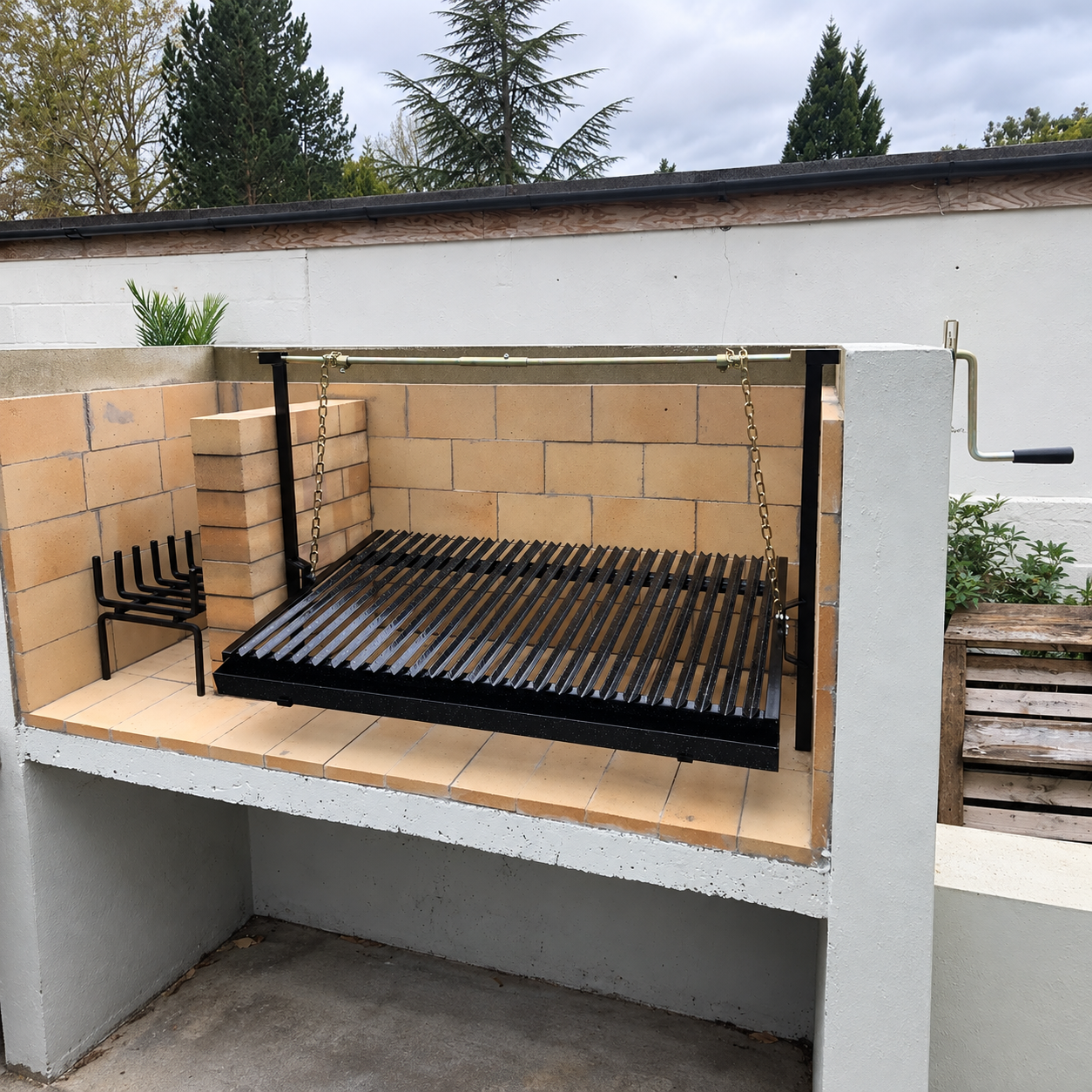 Parrilla grill insert with Crank Handle.png