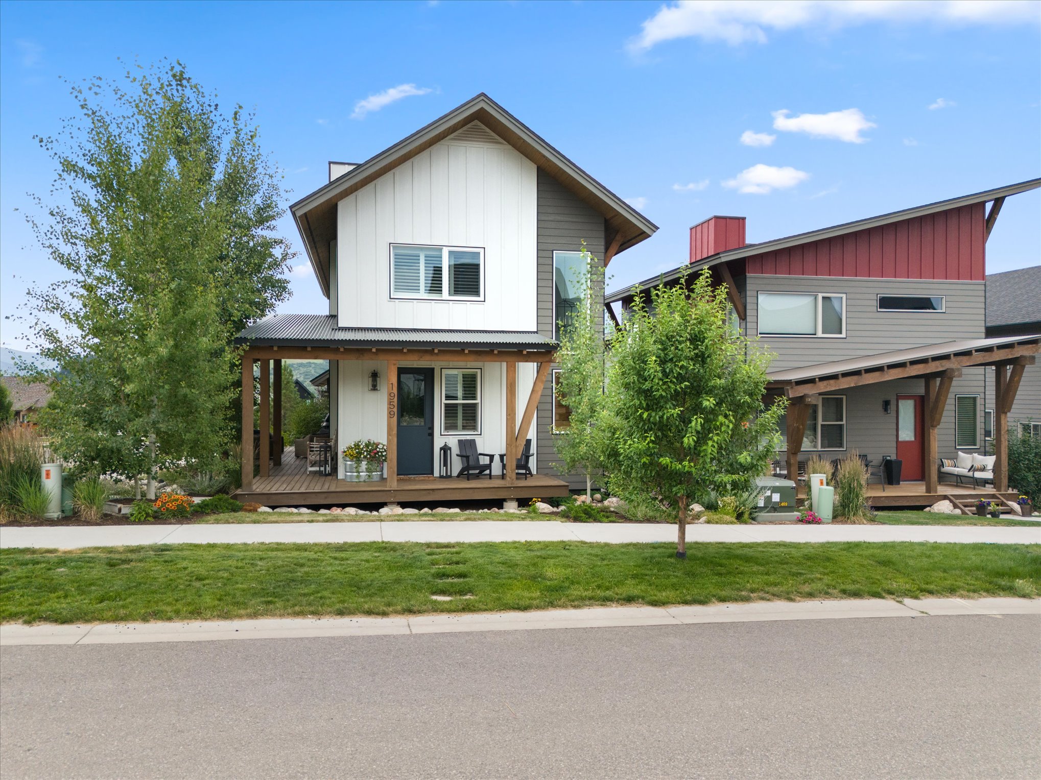 1959 Indian Trails   
  MLS: S1063773    
  $1,619,000   