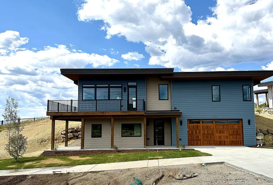 1781 Sunlight Drive   
  MLS: S1062725    
  $2,511,838   