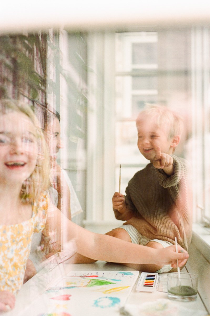 playful-family-photography-session-in-home-nc