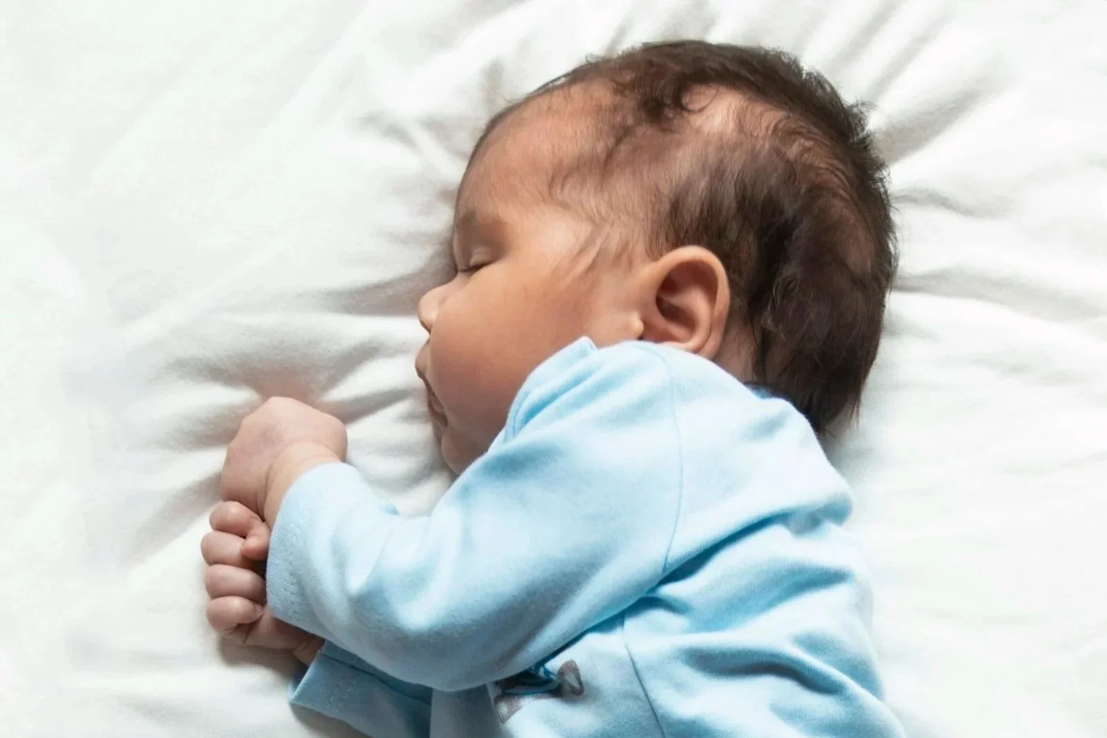 How Much Milk Does My Baby Need? A Breastfed Baby Feeding Guide