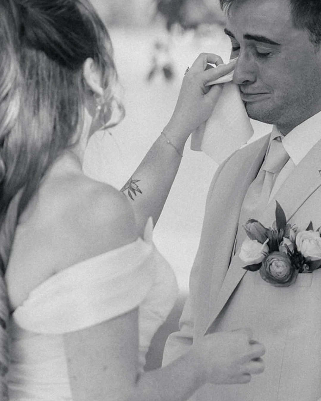 Wedding days are a rollercoaster&hellip;  One moment you&rsquo;re laughing, the next you&rsquo;re crying, some moments are artsy, calm and tender, and some are wild, crazy and carefree. 

And that&rsquo;s what makes them so incredibly special. 

And 