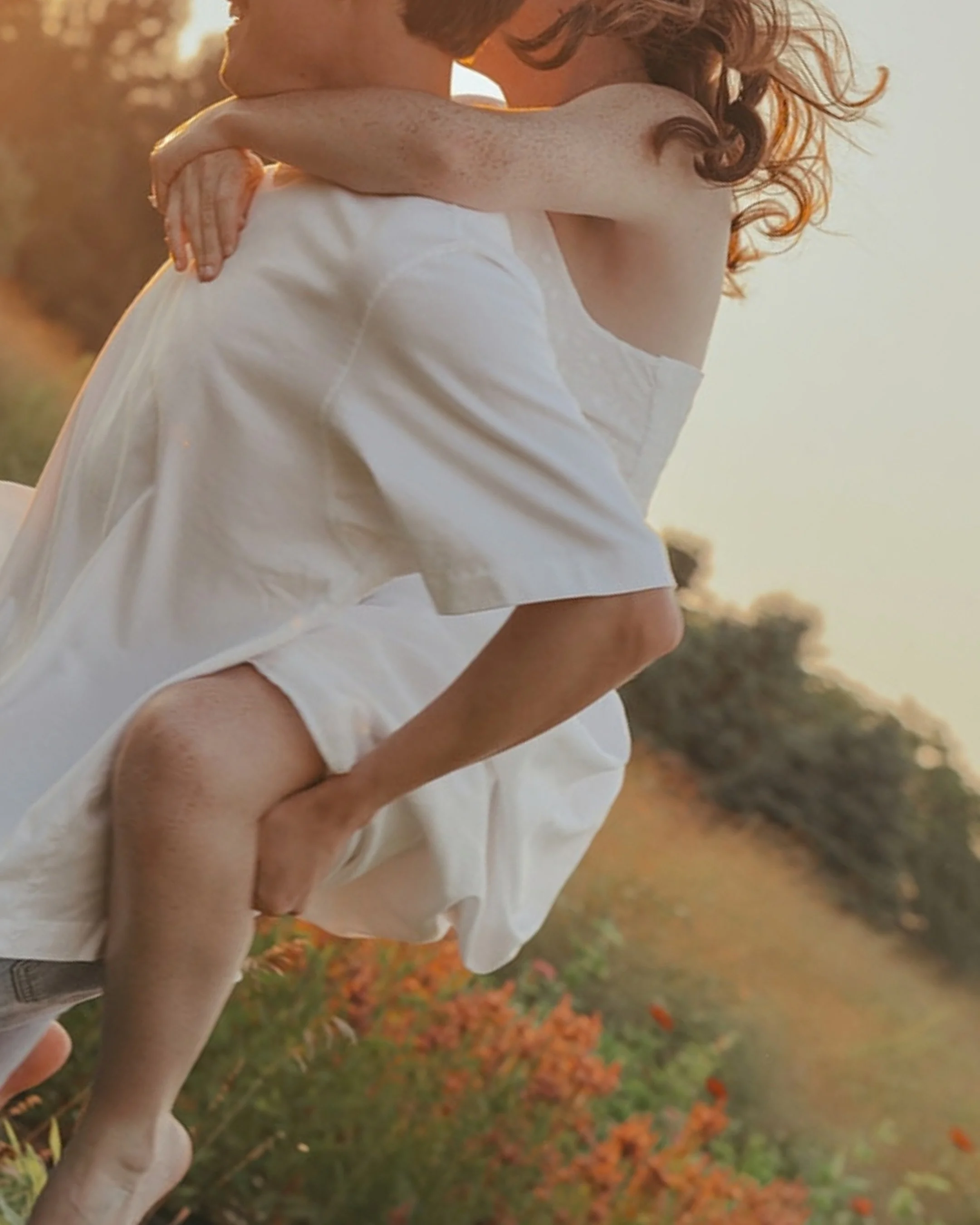 The cutest engagement session to send off summer🌸✨🌅