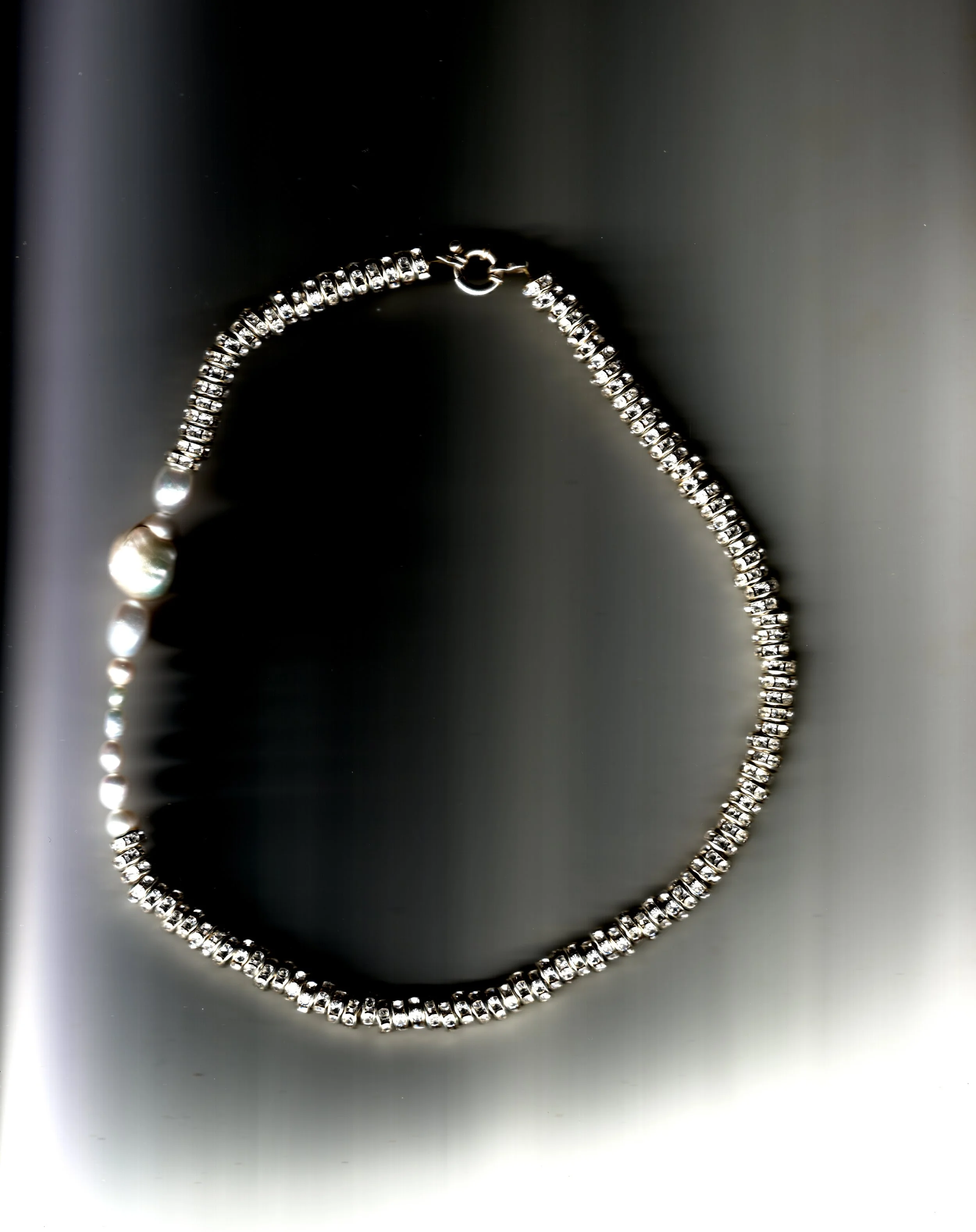 Sparkling necklace with pearls