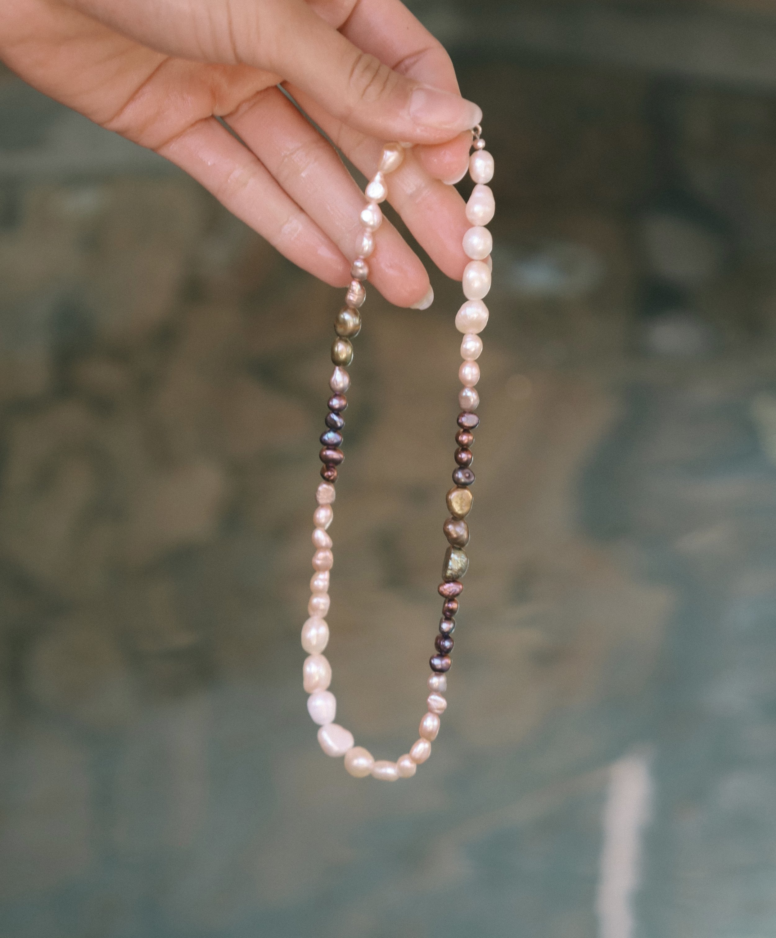 Gradient necklace earth