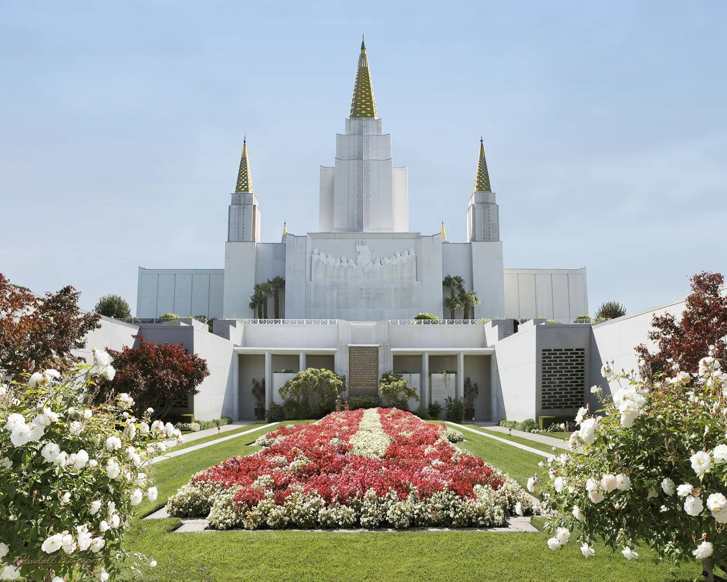 Alt= "Original painting of the Oakland, CA Temple by Kendall Davenport"