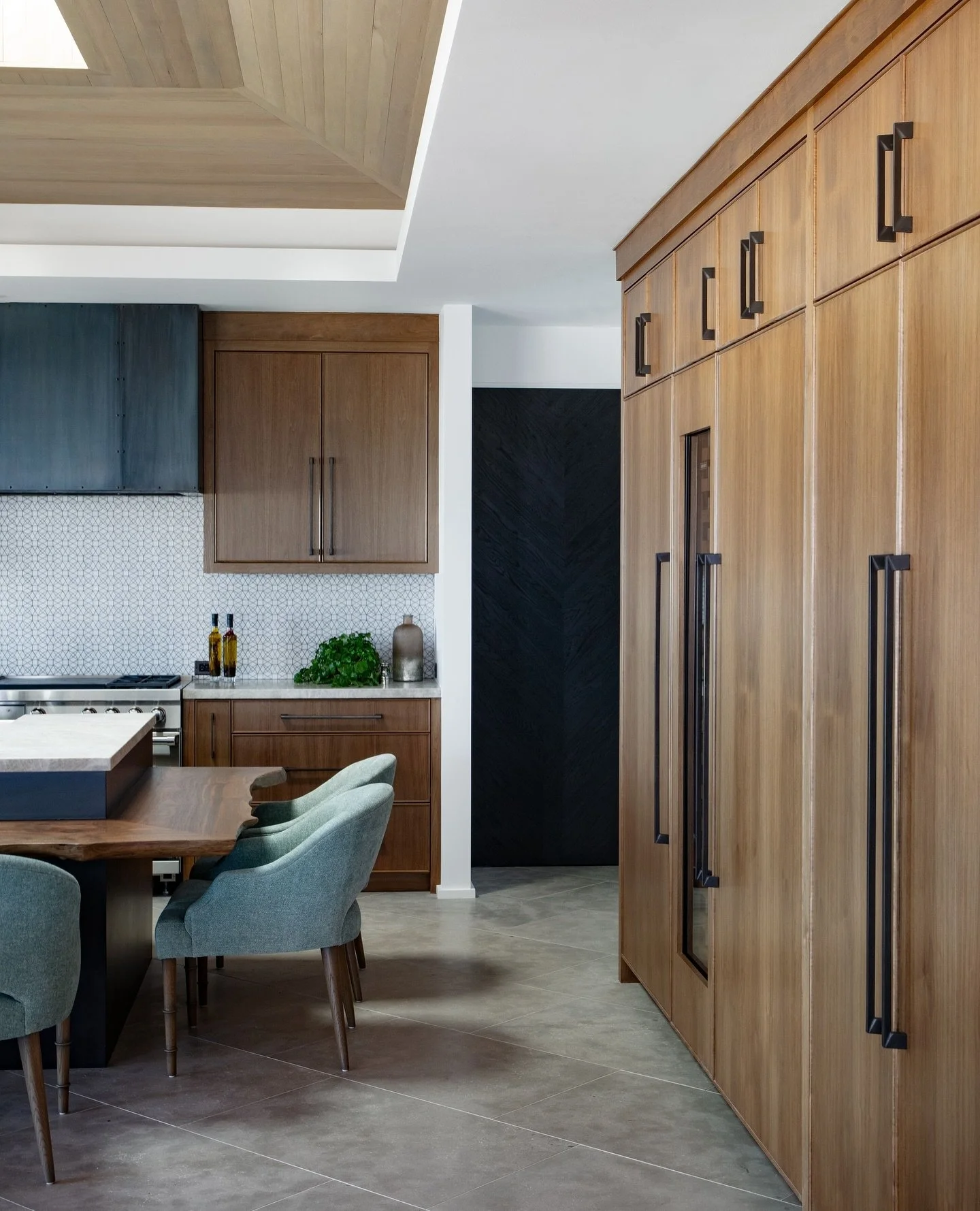 Vista del Cielo. Our wonderful clients gave us a lot of creative rein to create a sophisticated, yet playful, beach home on the Mesa in Santa Barbara. With some of the most incredible views you have ever seen of the ocean, harbor, and mountains, indo