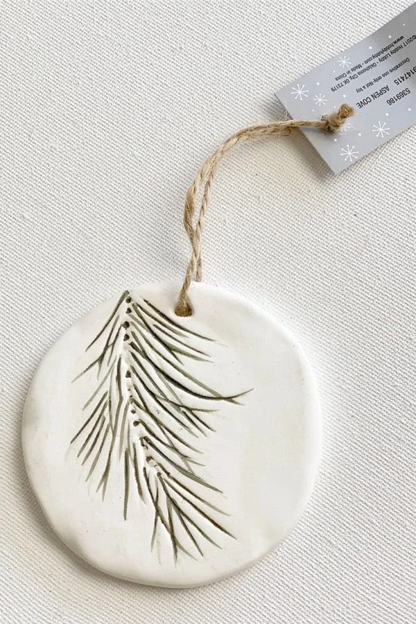 35+ Best DIY Christmas Ornaments.jpeg