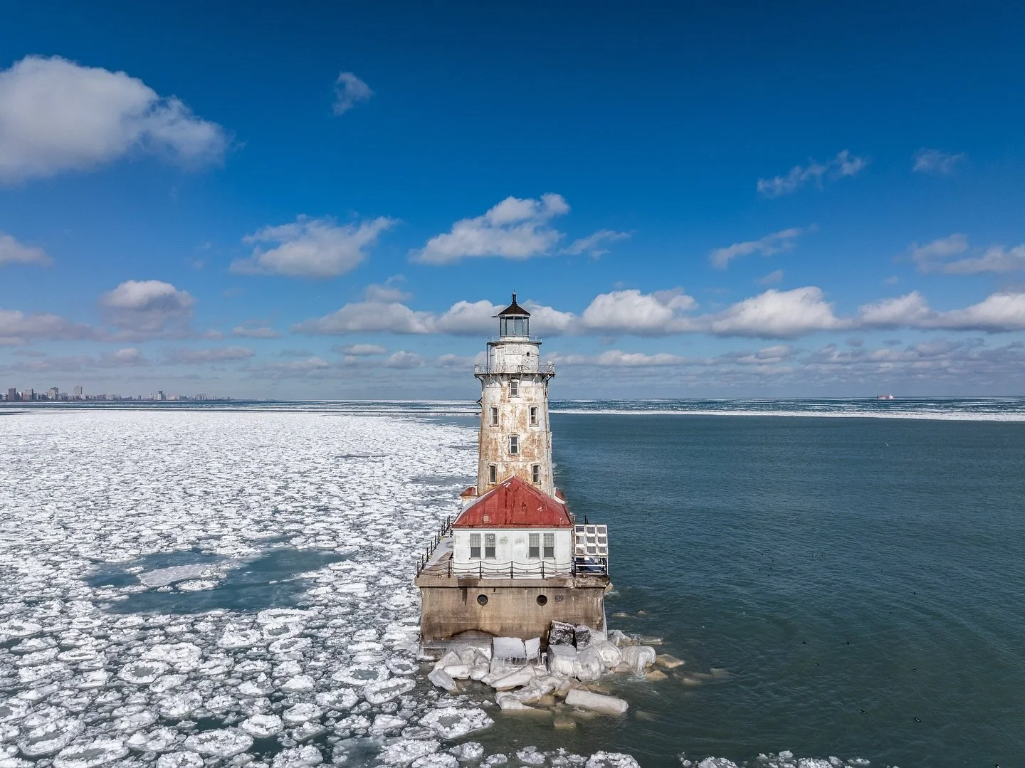 Chicago Harbor Lighthouse: A Forgotten Landmark in Need of Help

Yesterday, I had the chance to photograph one of Chicago&rsquo;s most overlooked architectural treasures&mdash;the Chicago Harbor Lighthouse. Standing at the entrance of Monroe Harbor s