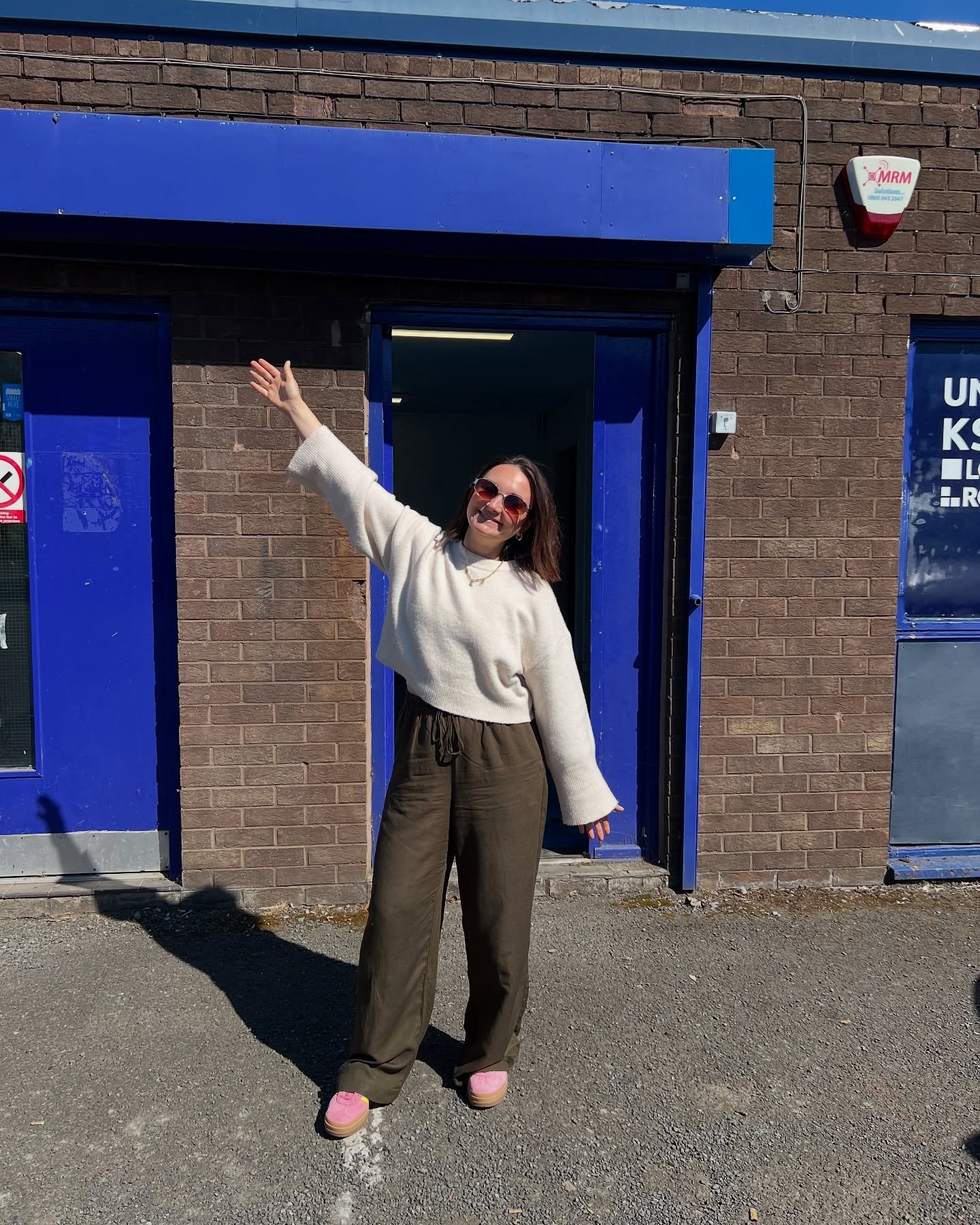 ✨WE HAVE A STUDIO✨
.
BIG NEWS!✨ I&rsquo;ve taken the leap and got a studio! Over the past year and a half I&rsquo;ve worked from a make shift studio in the garage with a 10ft container, then 20ft container. And I&rsquo;ve really outgrown the garage s