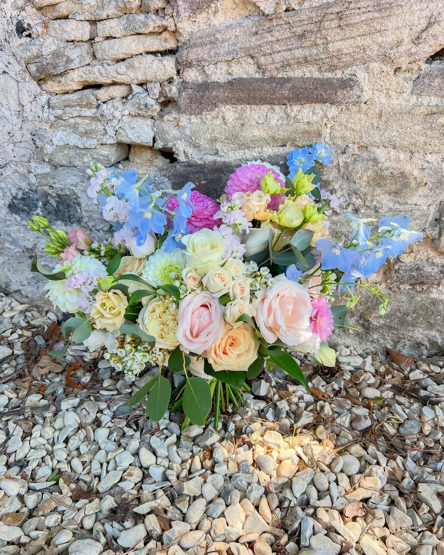 ✨FOR CHLOE✨
.
Beautiful pastels for Chloe who married Giles on Saturday at the beautiful @haltongroveweddings . Filled with dahlias, roses, delphinium, spray roses, stocks, waxflower and lissianthus. Summer in a bouquet 🤍
.
Super behind on posting a