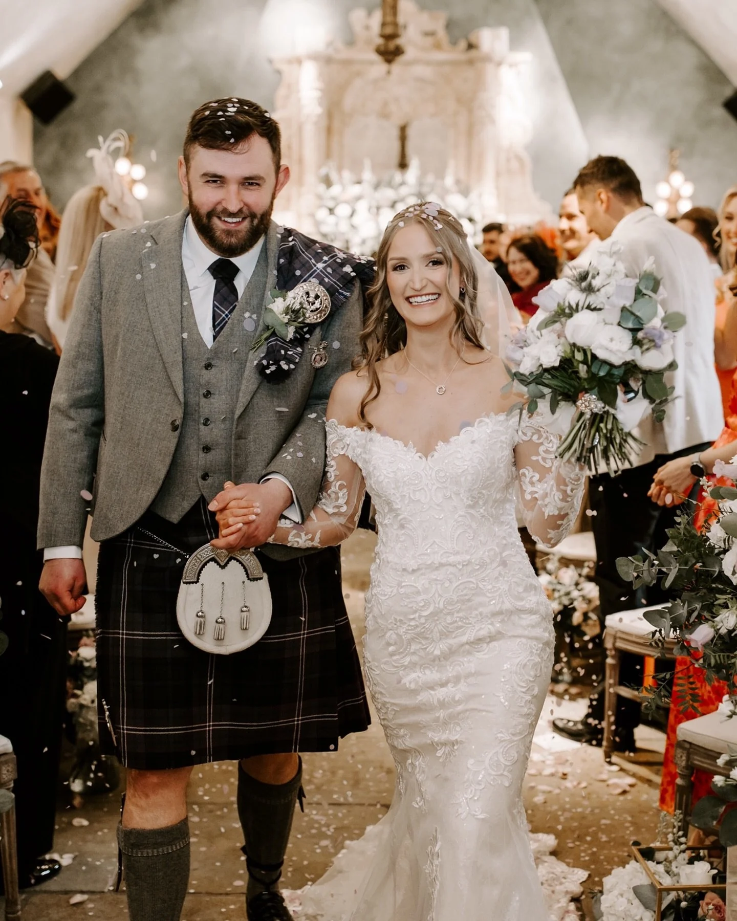 ✨EILIDH &amp; DARREN✨
.
Throwback to May with this gorgeous set up for Eilidh and Darren who married at @lepetitchateauweddings . Filled with whites, lilacs and a hint of Scottish Thistles, this set up was so beautiful.
.
Thanks so much @nickgeorgiou