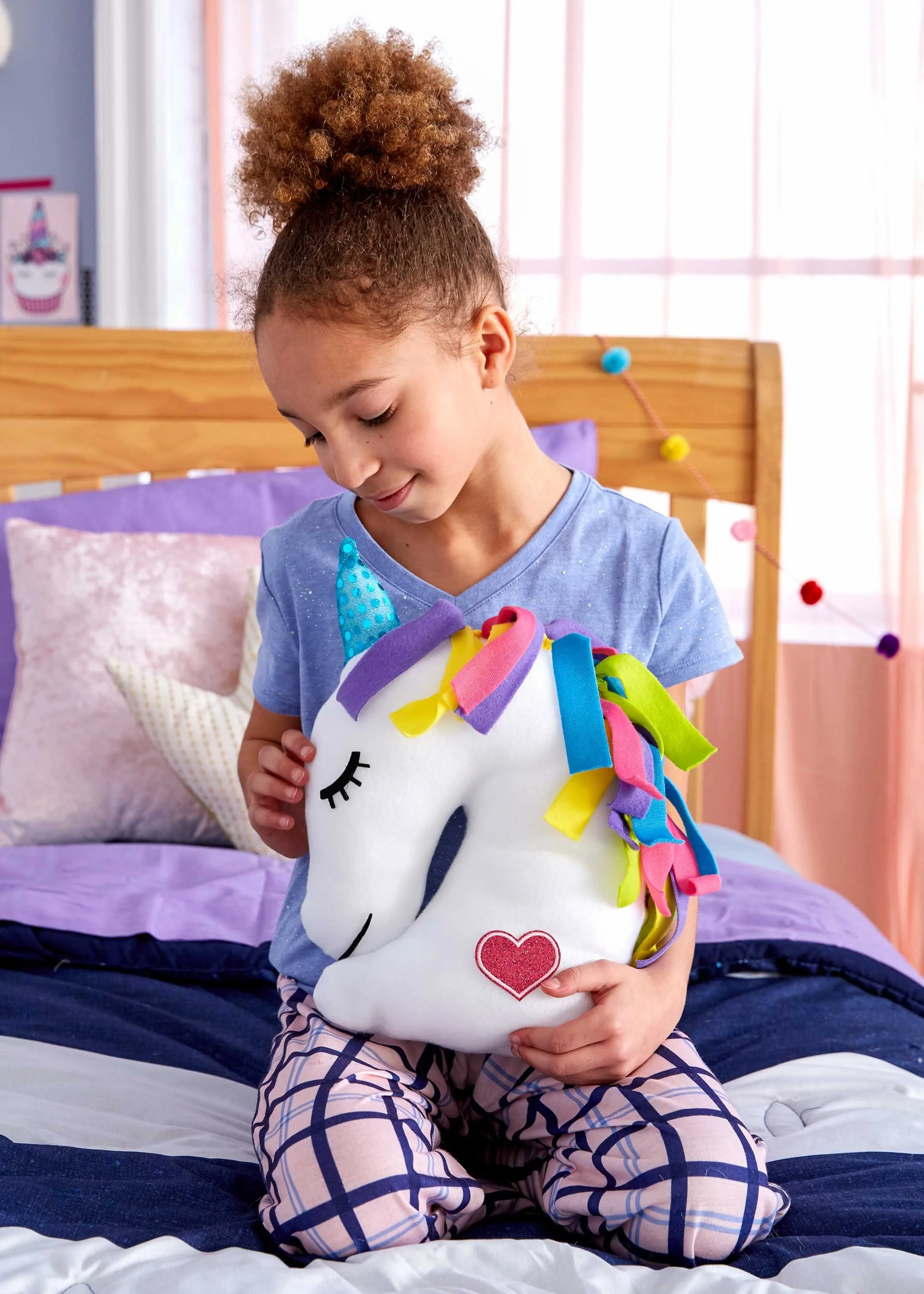 HorizonGroup_Unicorn_Pillow_301_web.jpg