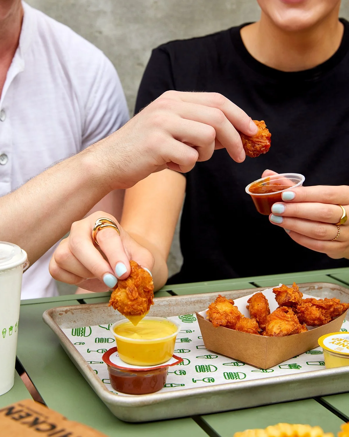 ShakeShack_Social5_SharingSauce_4x5.jpg
