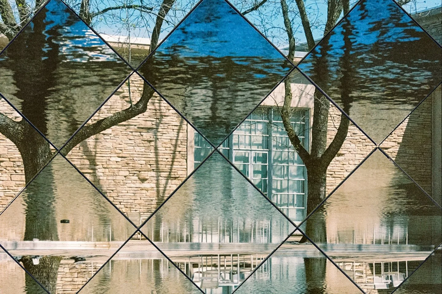 A veces necesitamos reflexionar. 
Otras veces necesitamos ser el reflejo.

#fotografia #analogic #graphicdesign #reflection #arte #desmoinesiowa #desmoinesartcenter