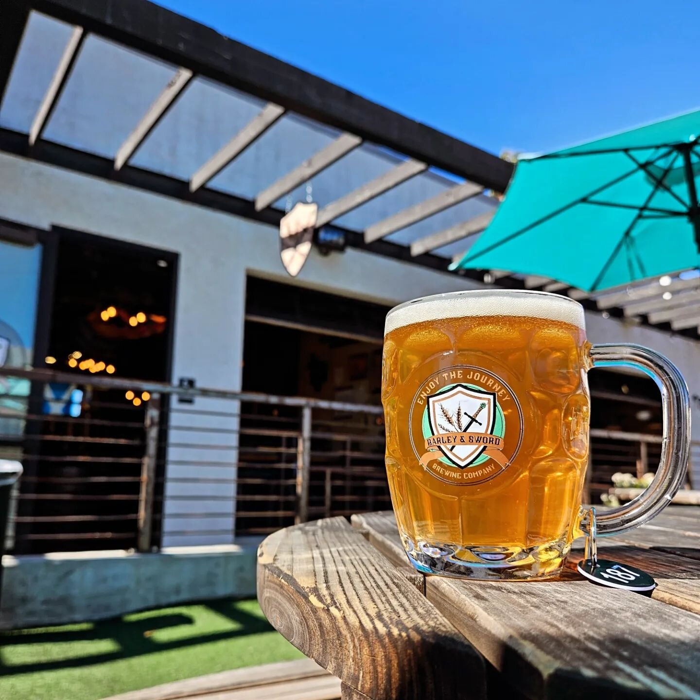 What a perfect day for a pint!  Come enjoy this beautiful San Diego day with a glass of Altstadt K&ouml;lsch-style Ale.  You can stock up for the next storm with 4-packs of all our beers as well!

@barleyandsword 
#barleyandswordbrewingcompany 
#barl