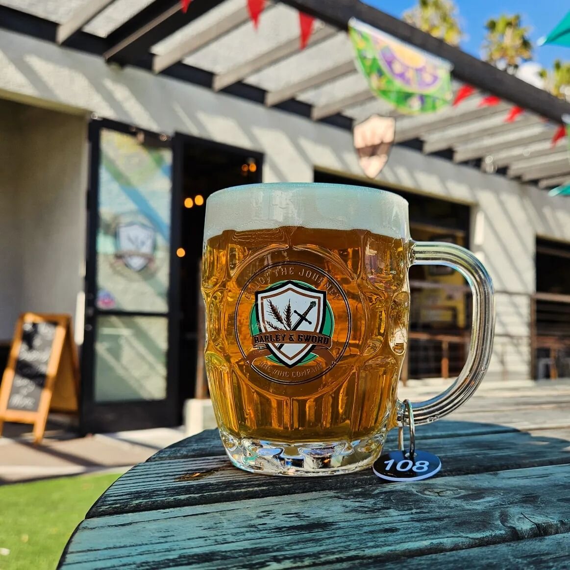 What a fantastic San Diego day!  The Galentines craft fair will be starting soon!  Come join us and enjoy this beautiful weather with a pint of your favorite brew and peruse the 12 vendors who will be here today!

@barleyandsword 
#barleyandswordbrew