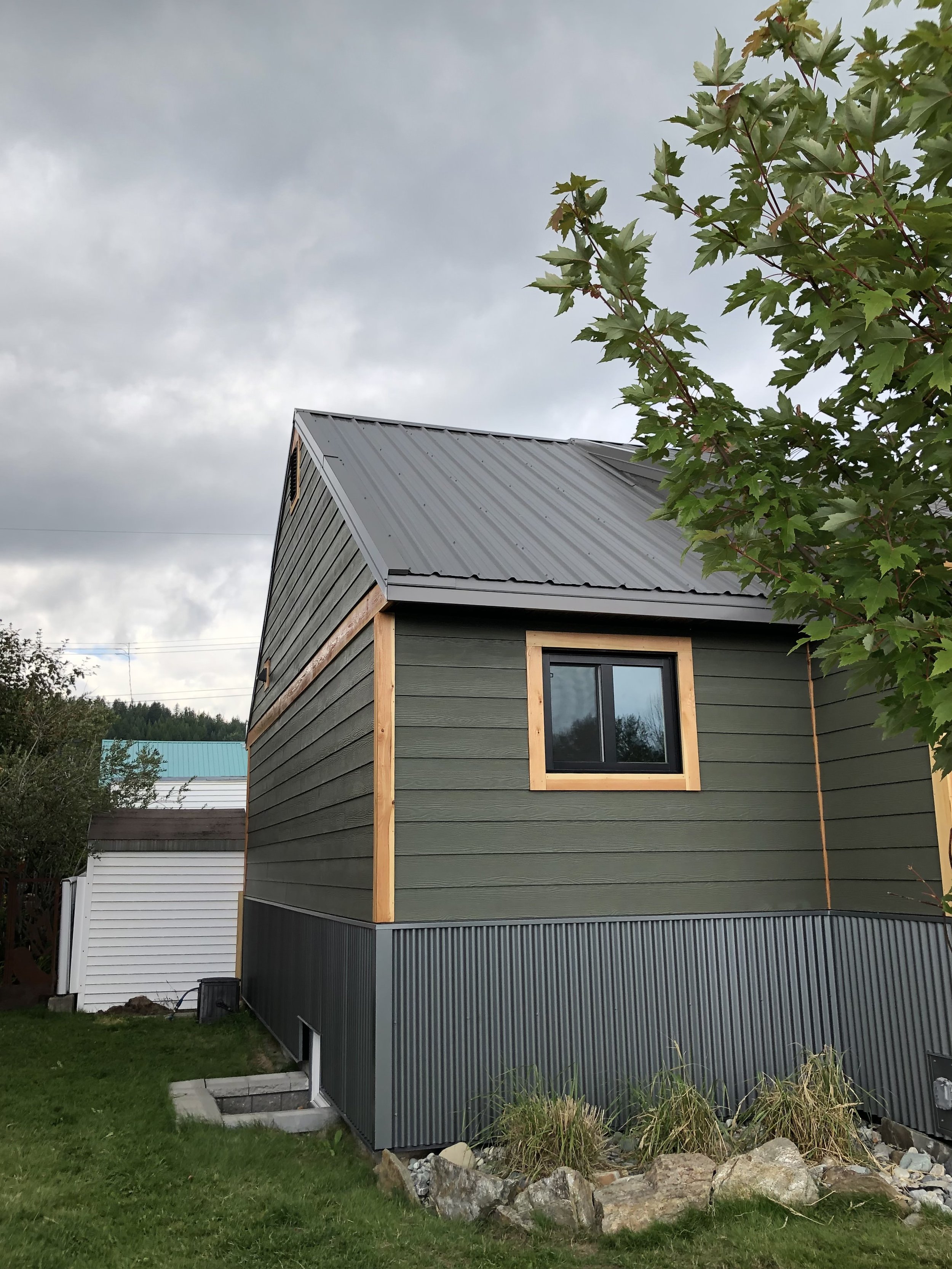 Exterior retrofit – New siding/cladding, exterior insulation and new windows increase this family’s comfort year round, and helps save on utility costs. Oak Craft Construction – Kimberley, BC