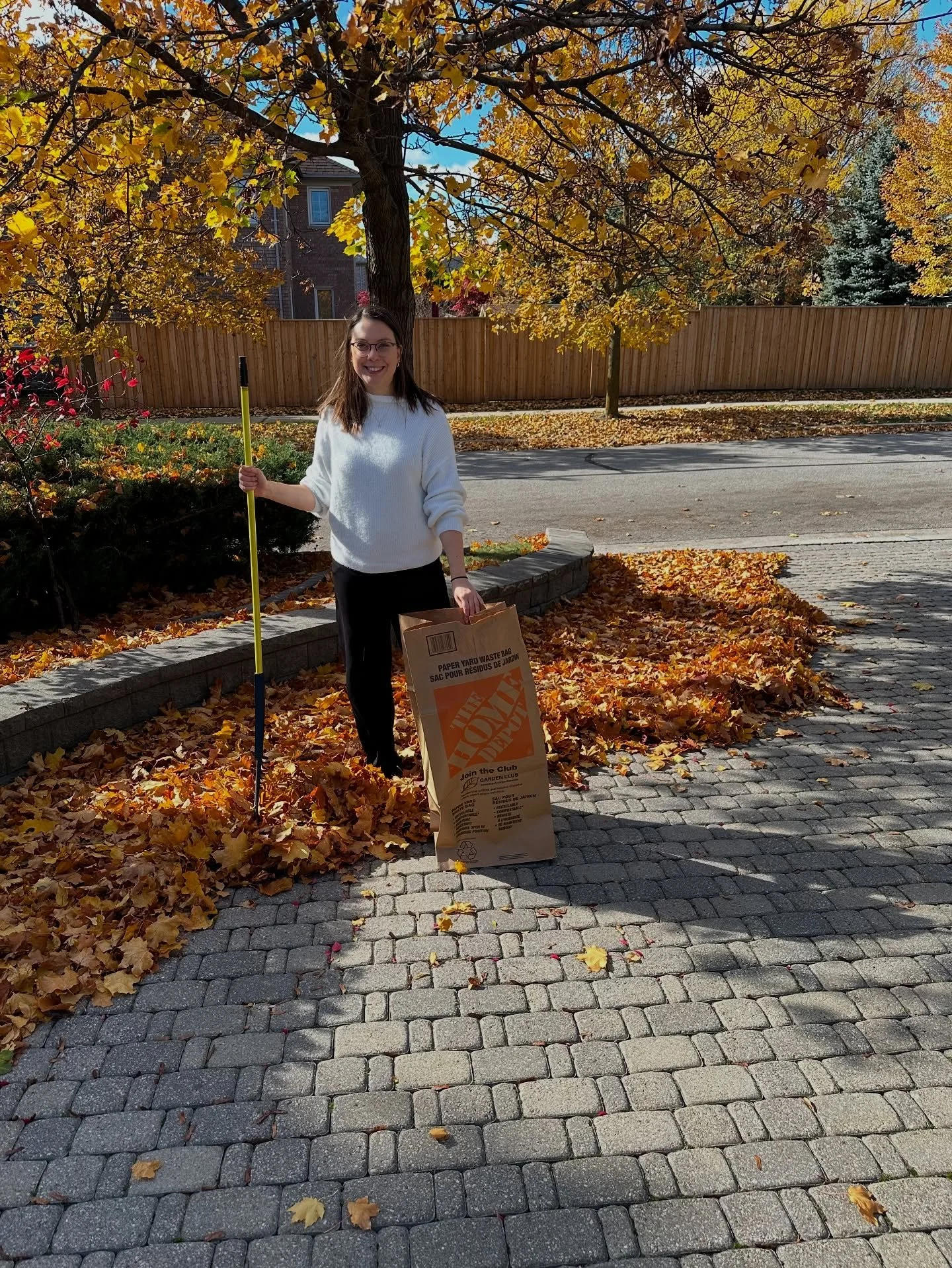 On this day 2 years ago! An autumn breeze brought down so many leaves at my listing for sale in Woodbridge. I arrived a few hours early to rake and bag all the leaves ahead of our weekend Open House so the home would show its best! This is the level 