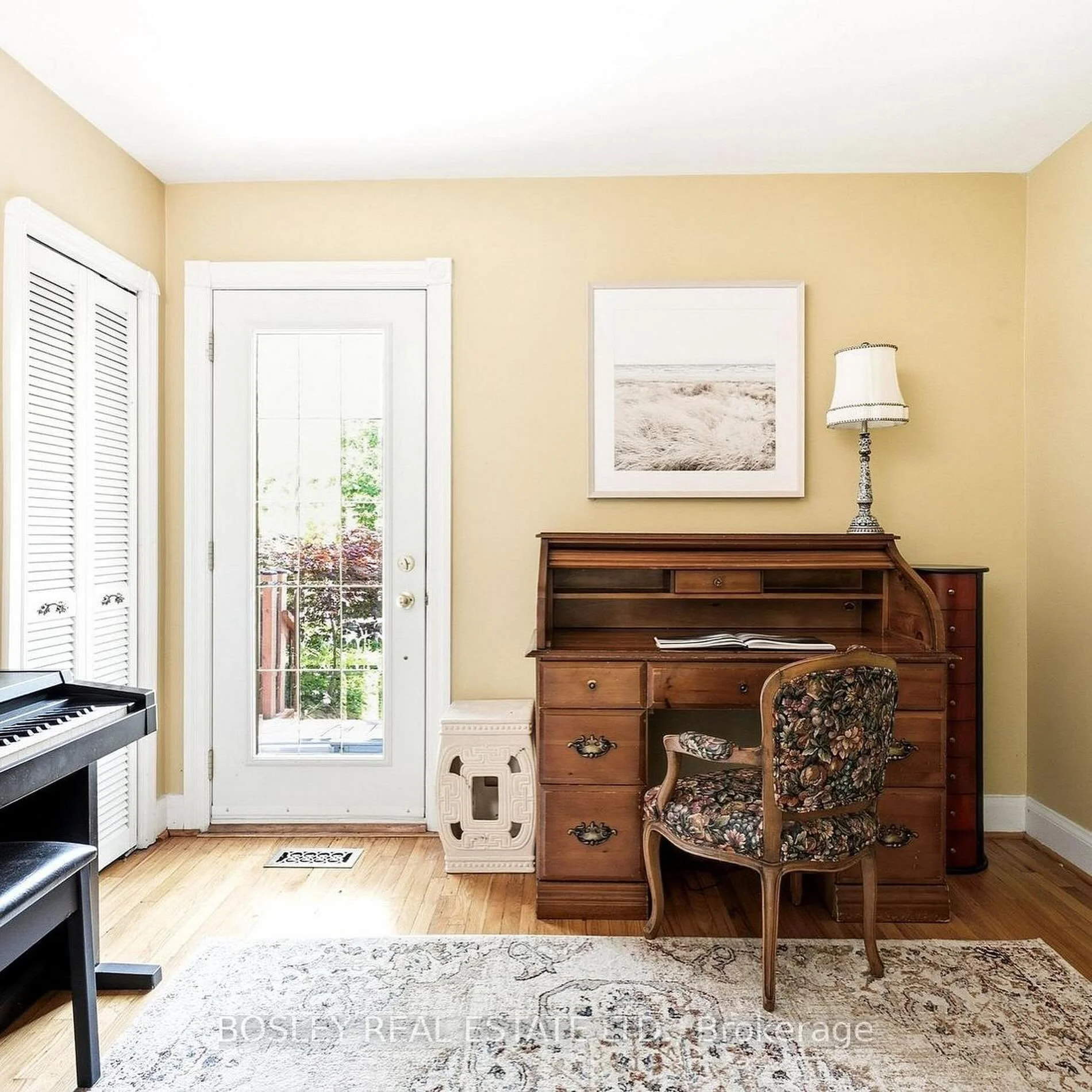 As home offices go, this one really speaks to me. It has a warmth and coziness with great natural light, only bested by the al fresco option as you walk out. I would enjoy taking video meetings looking out over the mature garden almost as much as I w