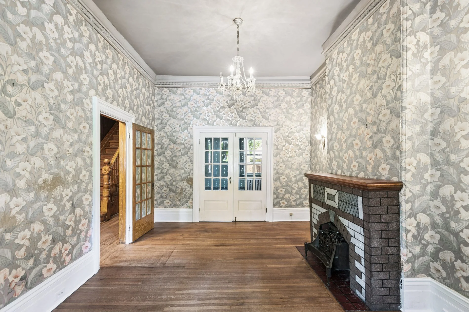 living room rear view.jpg