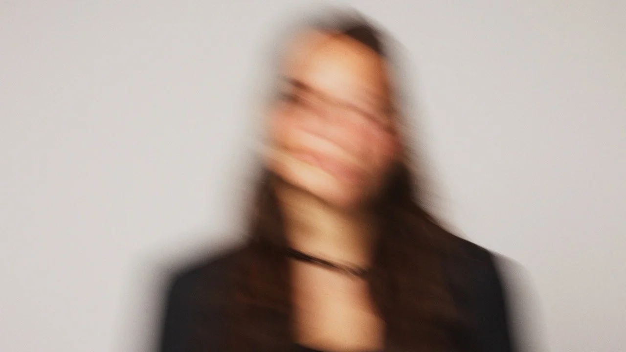 Groß (SandraHesch-WarumDu-Stills_6).jpeg