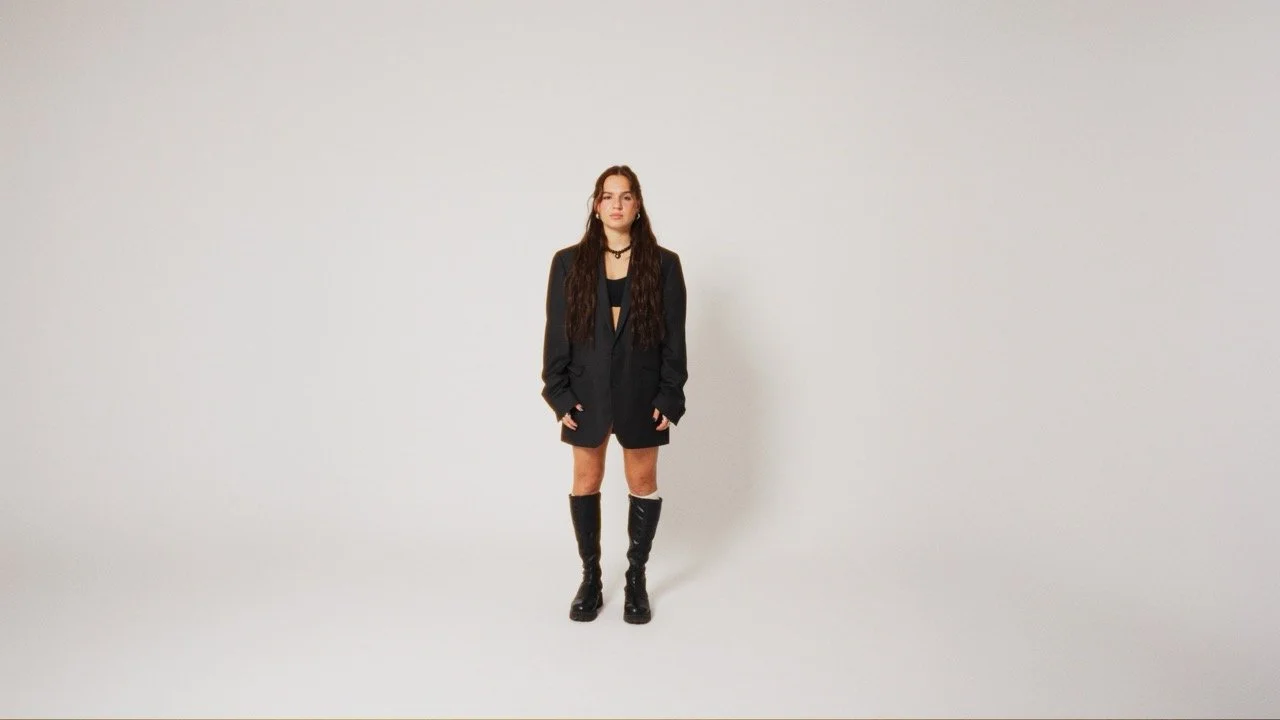 Groß (SandraHesch-WarumDu-Stills_2).jpeg