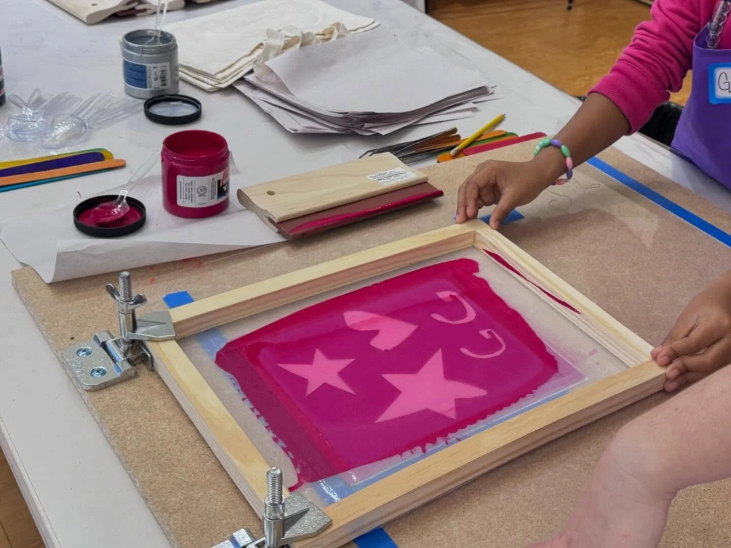Screen-printing lesson from @phillipscollection @thearc_dc 💕