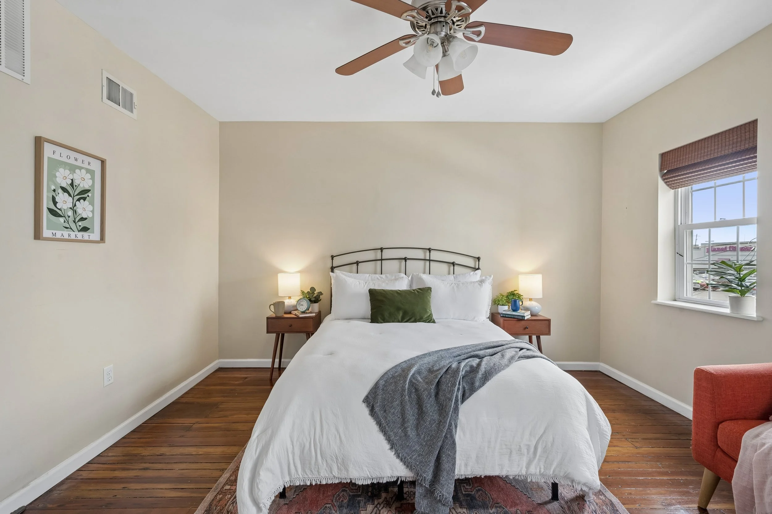 2623 E Hagert St_11.JPG
