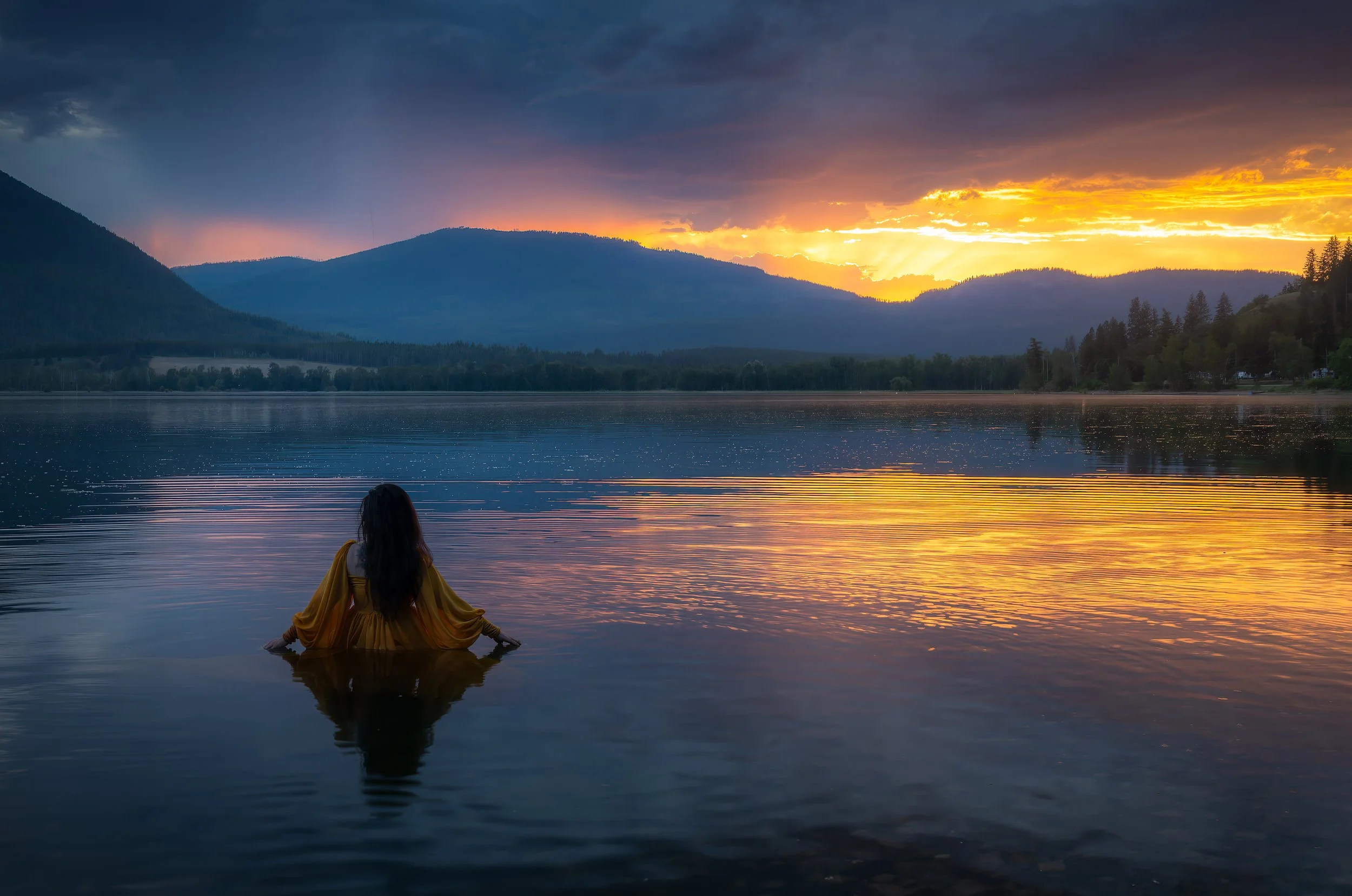 sarah-lyndsay-may-lake-light-sunnybrae.jpg