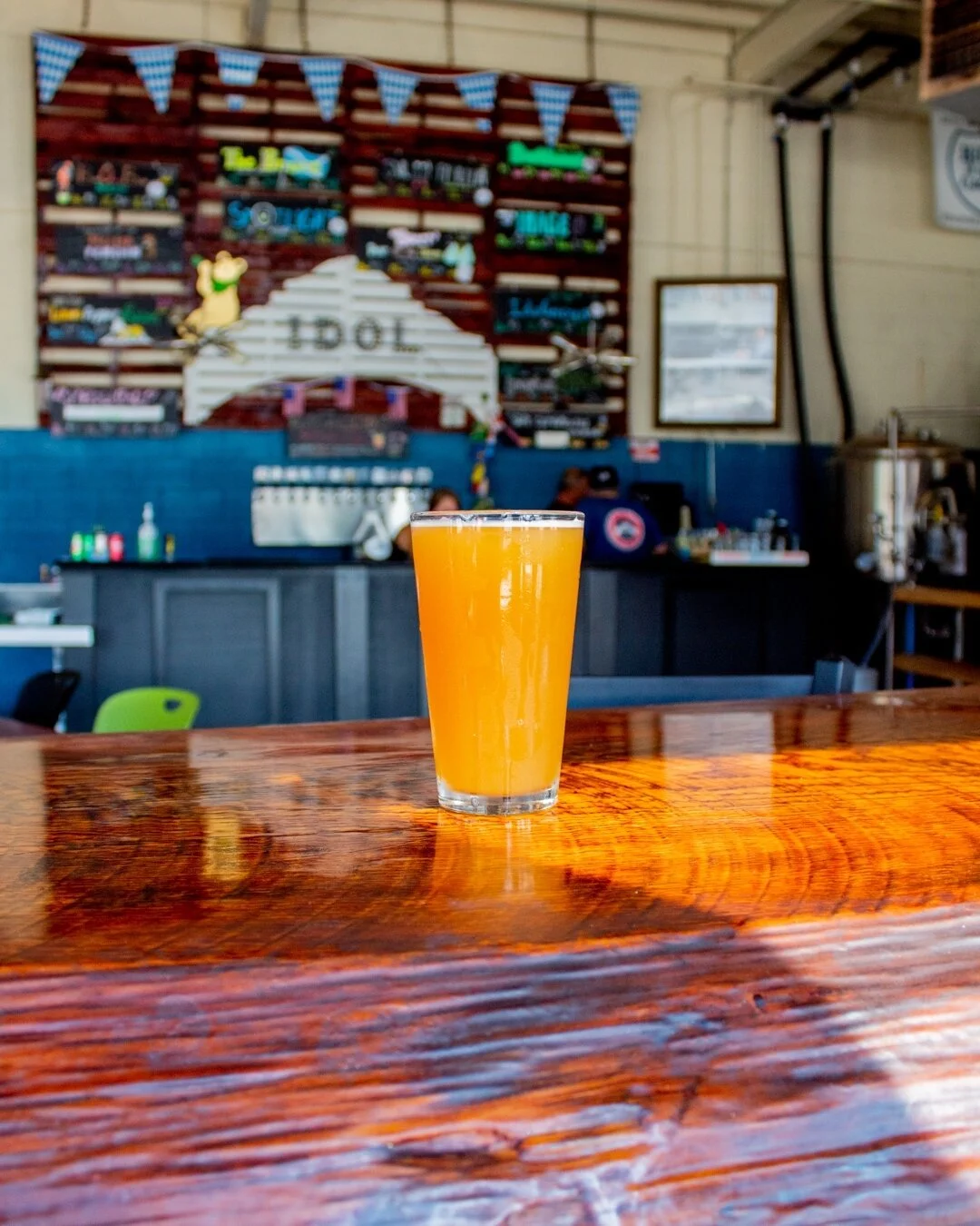 ✨Featured Member✨ Idol Beer Works 🍻⁠
⁠
We love to stop by @idolbeerworks Thursday-Sunday for a fresh local beer (or three), kombucha, or a house-made michelada! Catch a new food truck out front every weekend and loads of fun events like Country Danc