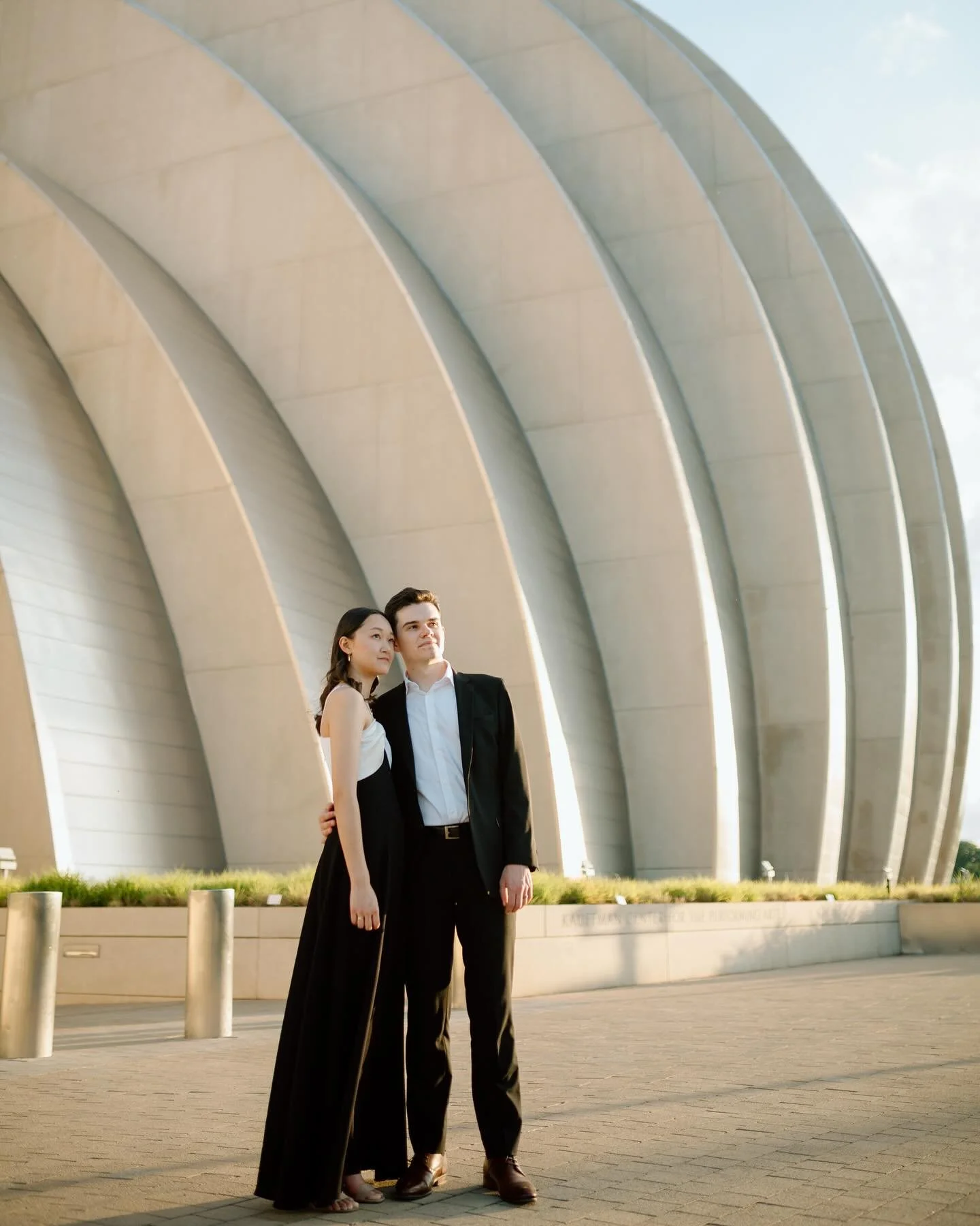 Looking up 😎

Many thanks to @hannahschreinerphotography for her incredible work! Check out our website for a fresh new look ✨ 

#andesduo #andespianoduo #pianoduo #duopiano #twopiano #fourhands #kansascity #kansascitymusicians #kauffmancenter