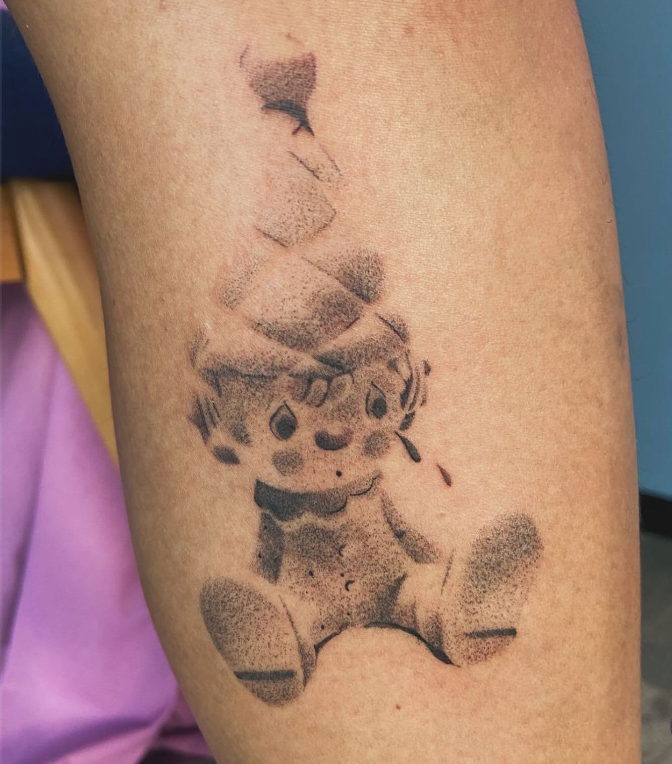 Made by @lazzyyaz . Dm or email them to book!