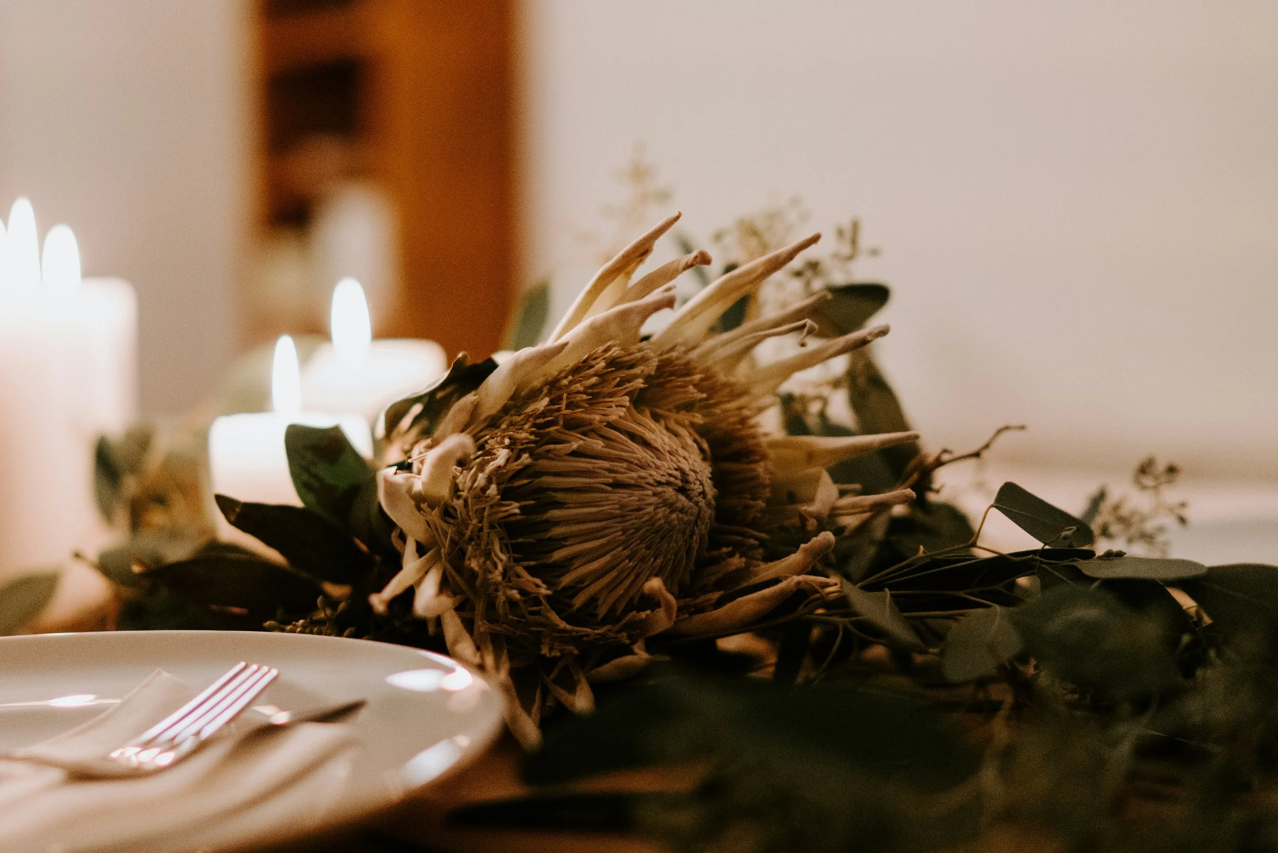 The Perfect Dining Table for Hosting a Christmas Feast